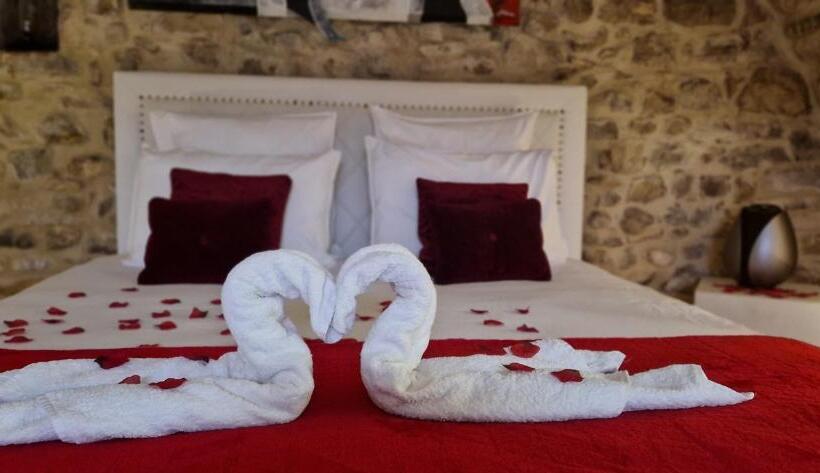 Стандартный Номер Кровать Кинг, Chambre D Hôte Romantique Avec Spa Privatif Domaine Les Nuits Envôutées   Vézénobres