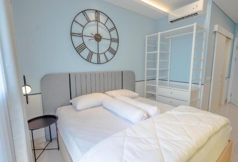 استودیو استاندارد با بالکن, Emka Lodge Studio Room The Vertu Apartemen Ciputra World Surabaya