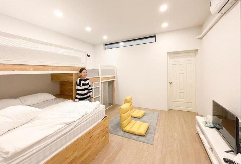 浴室共有ファミリールーム, Paknap Hostel