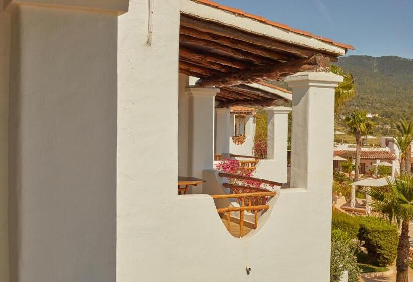 جناح مطلّ علي البحر, Petunia Ibiza, A Beaumier