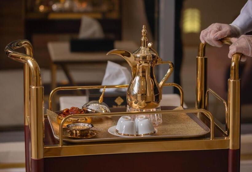 استودیوی لوکس, فندق قوبا السويس