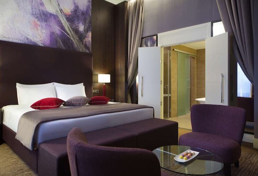 Номер Executive, Doubletree By Hilton Hotel Moscow   Marina