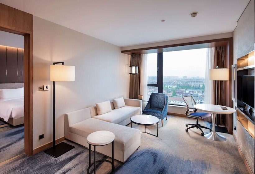디럭스 스위트, Hilton Garden Inn Shanghai Hongqiao Necc