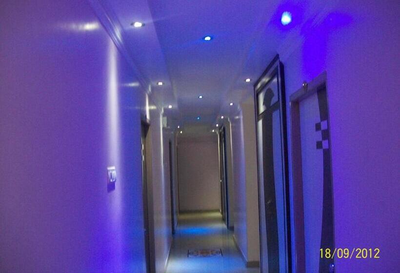 اتاق لوکس, Viraat Inn