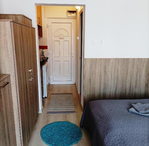 1 Bedroom Apartment Lake View, Sunrise Apartman