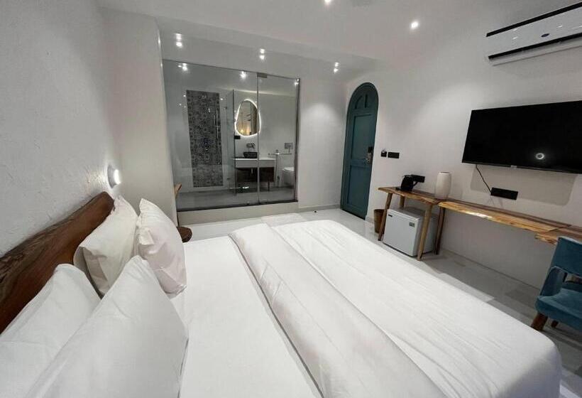 Superior room with lake view, Moustache Udaipur Luxuria