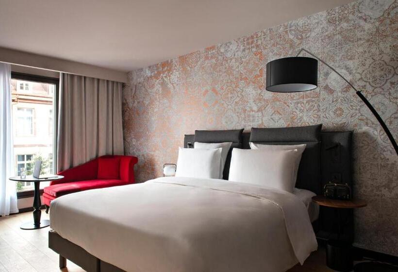 Номер Deluxe, Leonor The Place To Live