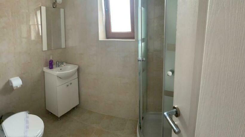 غرفة أساسية ثلاثية, Casa Roa