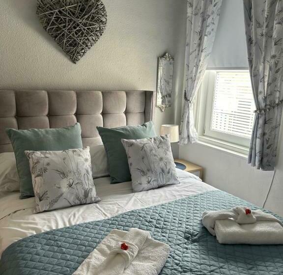 Стандартный Номер Кровать Кинг, Rooms At 153 Only