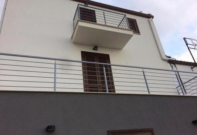 اتاق لوکس با بالکن و چشمانداز دریا, Le Camere Della Campana