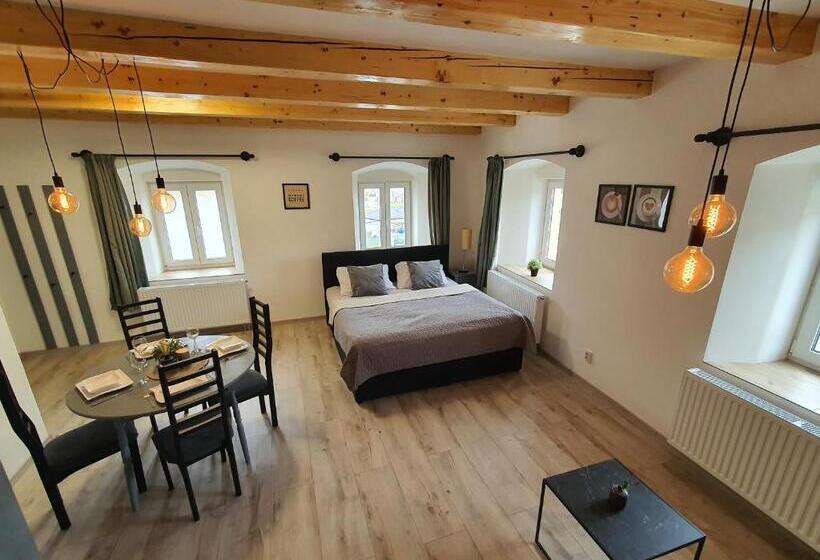 스위트, Apartmány černý Kohout