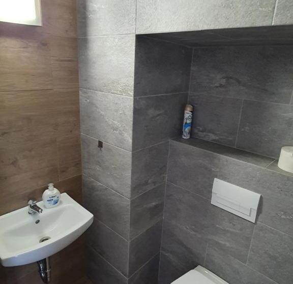 园景标准四人间, Apartmány černý Kohout