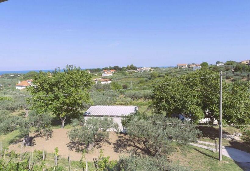 اتاق استاندارد با چشم‌انداز باغ, B&b Tra Gli Ulivi