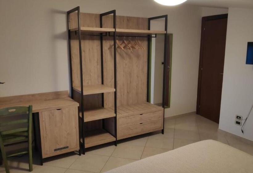 اتاق استاندارد با چشم‌انداز باغ, B&b Tra Gli Ulivi