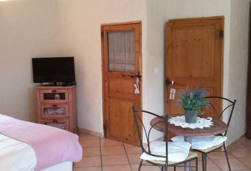 غرفة قياسية مطلة على الجبل, Chambres D Hôtes Le Vignoble