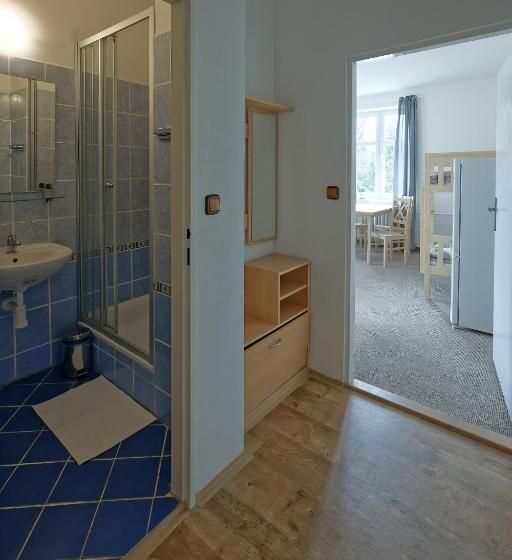 家庭间, Penzion A Restaurace Na Křižovatce