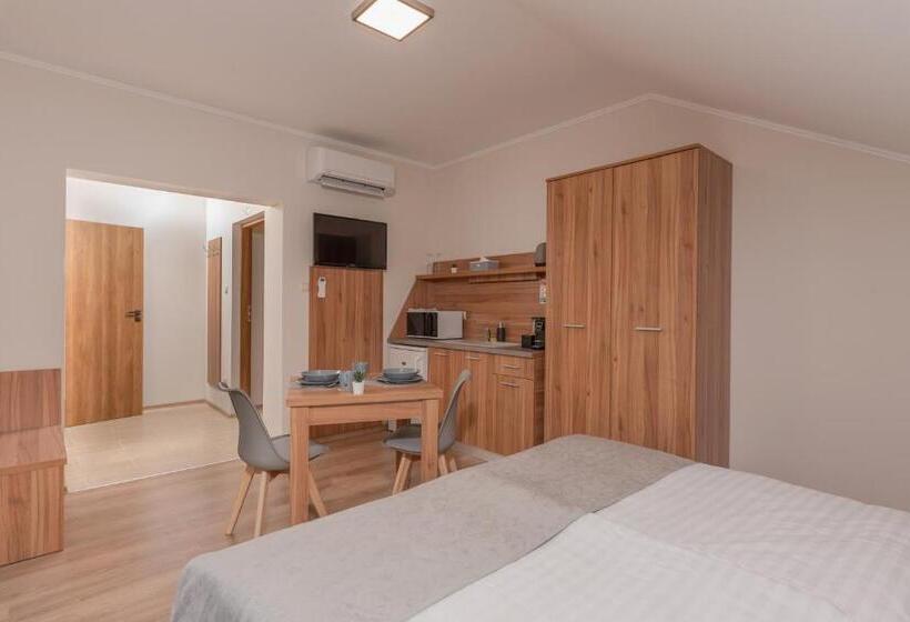 Апартаменты 1 Спальня с Балконом, Hídfő Apartman Nyugalom Szigetei