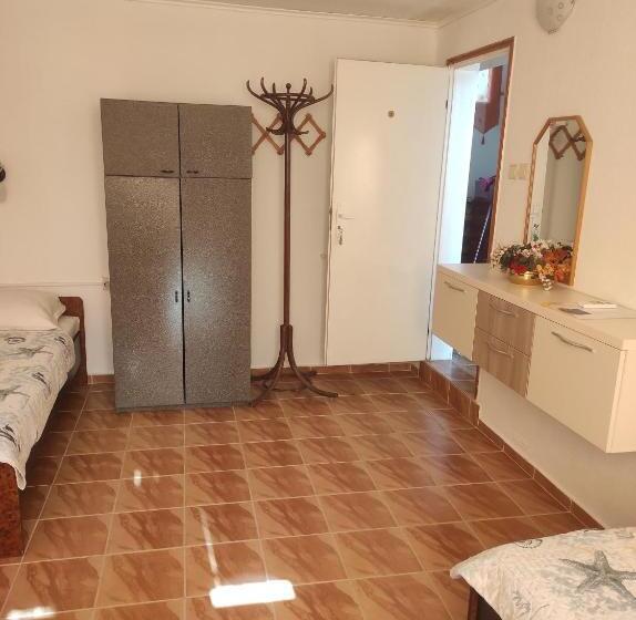 Triple Room Sea View, ваканционни къщи на брега  Holiday Houses On The Coast