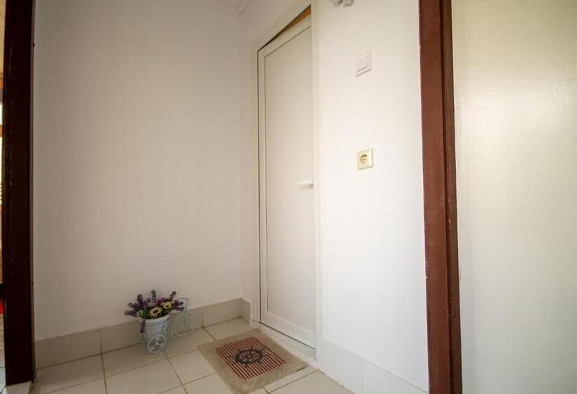 Triple Room Sea View, ваканционни къщи на брега  Holiday Houses On The Coast