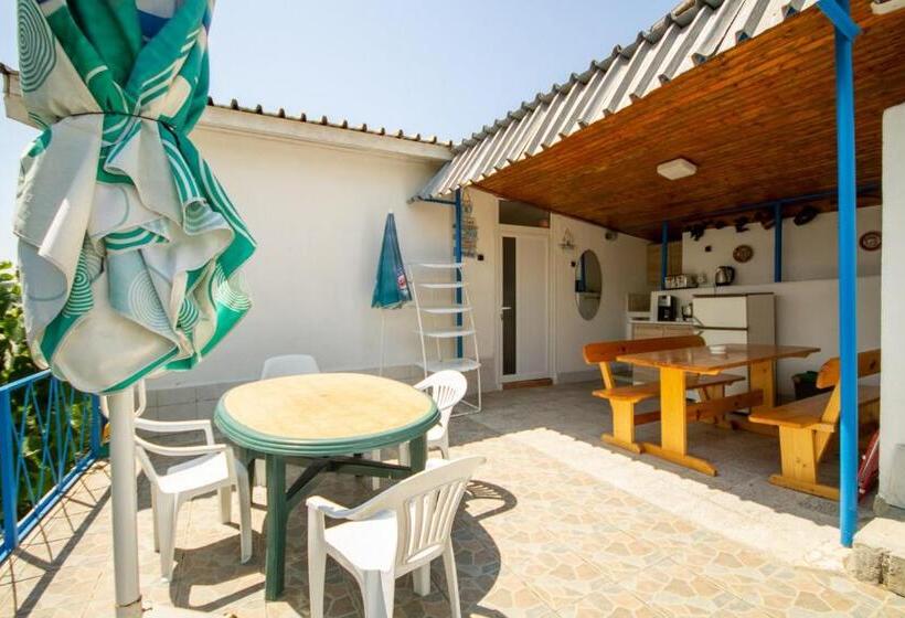 Triple Room Sea View, ваканционни къщи на брега  Holiday Houses On The Coast