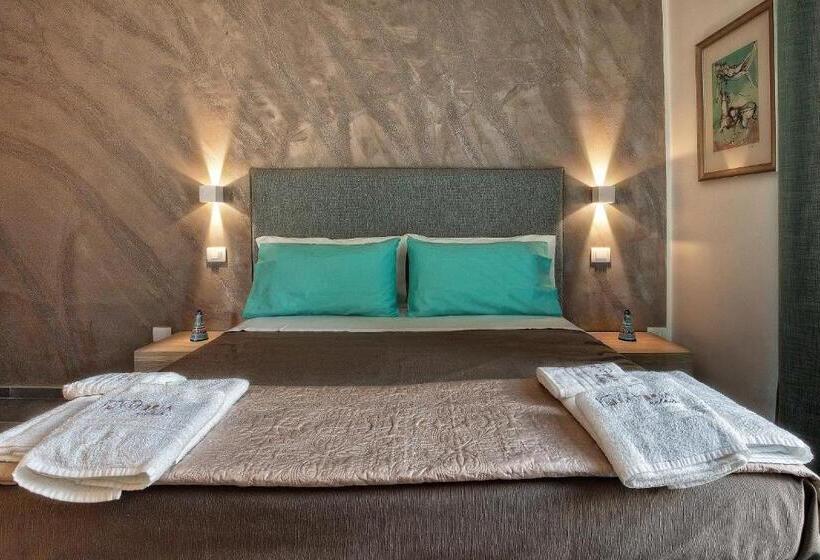 Номер Deluxe, Materia Relais