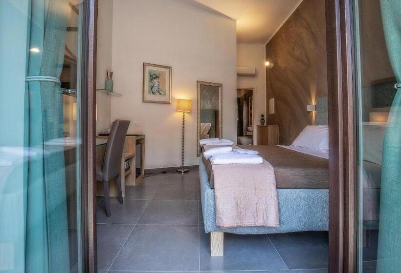 Номер Deluxe, Materia Relais