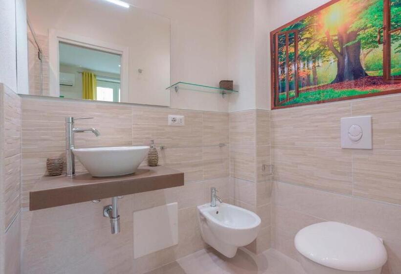 Номер Стандарт, Insula B&b