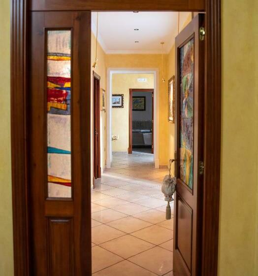 Апартаменты 2 Спальни, Solimena House