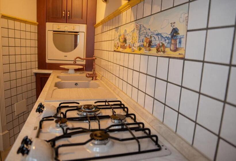 Апартаменты 2 Спальни, Solimena House