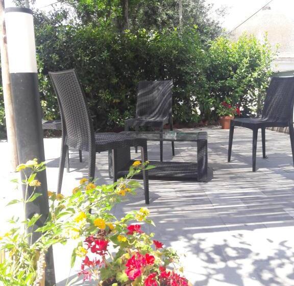 غرفة سوبيريور ثلاثية مطلّة علي البحر, Sonnino B&b