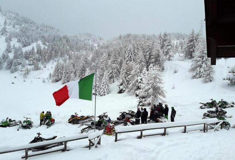 Семейный Номер Совместный Санузел, Rifugio Al Lago Del Mortirolo In Inverno Raggiungibile Solo A Piedi