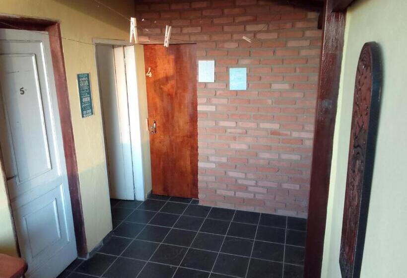 Семейный Номер Совместный Санузел, Hostel Yellow House Mg