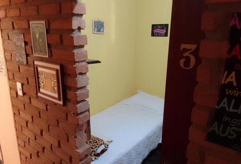 Семейный Номер Совместный Санузел, Hostel Yellow House Mg