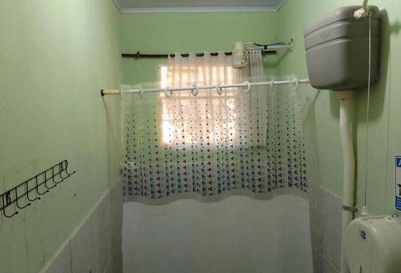 Семейный Номер Совместный Санузел, Hostel Yellow House Mg