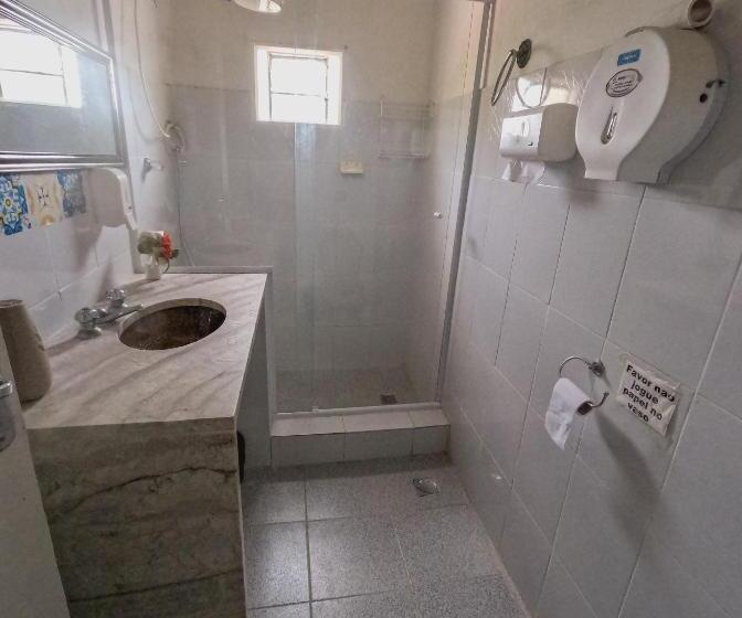 Номер Стандарт Четырехместный Совместный Санузел, Hostel Yellow House Mg