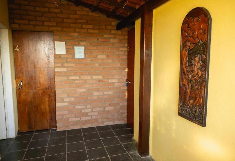 Кровать в Общей Комнате, Hostel Yellow House Mg