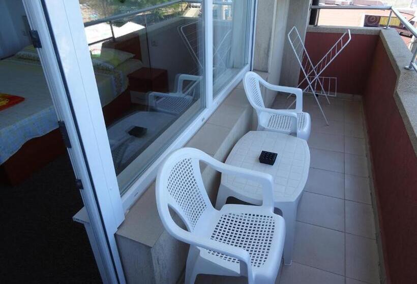 اتاق سوپریور با چشم‌انداز دریا, Dobrevi Guest House
