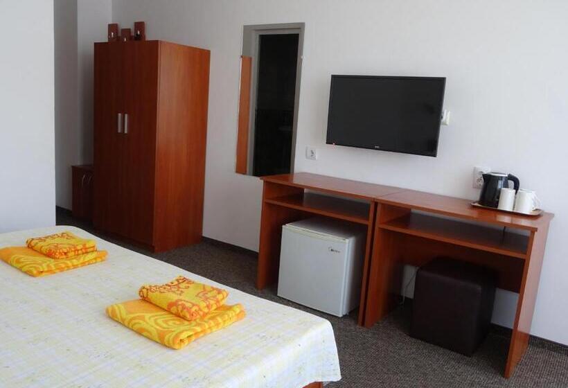 Triple Room Sea View, Dobrevi Guest House