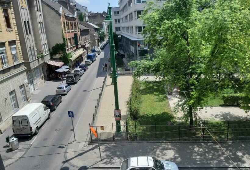 バスルーム共有のシングルスタンダード, Wesselényi Rooms Near Gozsdu Udvar