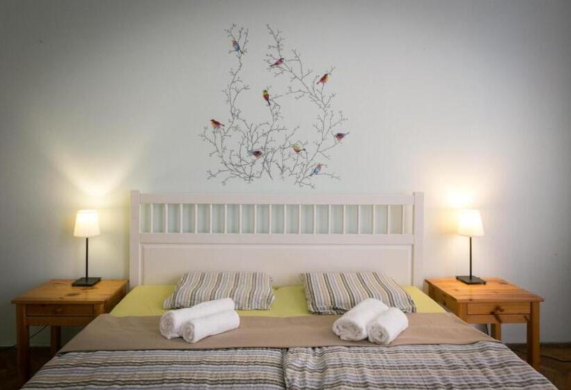 浴室共有スタンダード４人用ルーム, Wesselényi Rooms Near Gozsdu Udvar