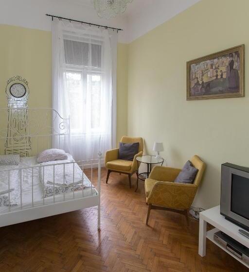 浴室共有スタンダード４人用ルーム, Wesselényi Rooms Near Gozsdu Udvar