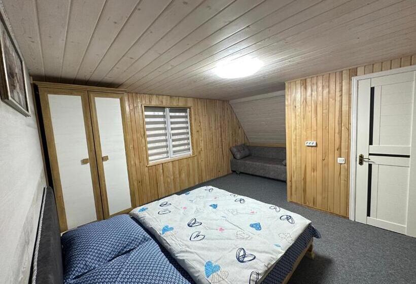 4 Bett Standardzimmer, карпатська ніч