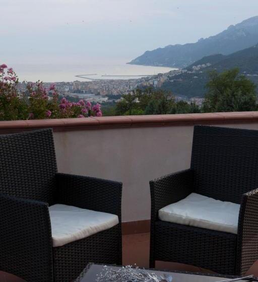 اتاق استاندارد با بالکن و چشم‌انداز دریا, B&b Villa Setharè