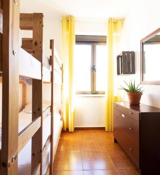 4인용 스탠다드 룸, Green Hostel Oviedo
