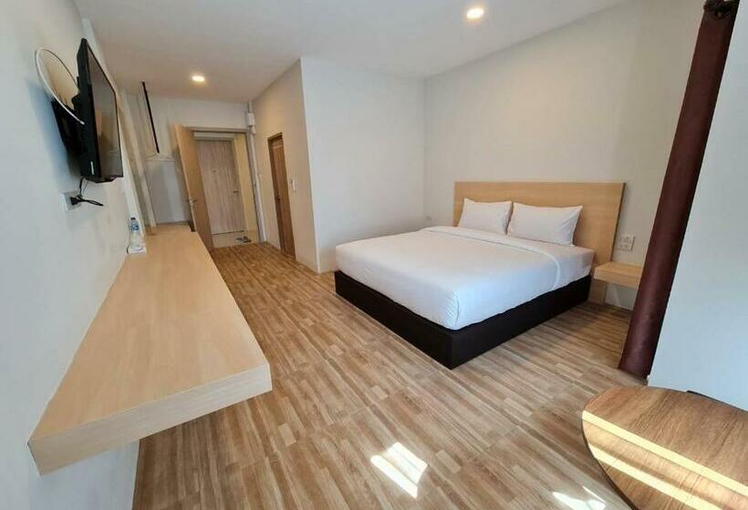 带大床的标准间, The Charlotte Smart Hotel Lopburi