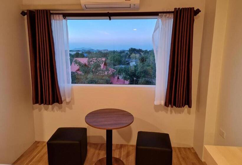 豪华房间, The Charlotte Smart Hotel Lopburi