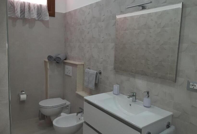 Номер Стандарт с Балконом, B&b La Genuina