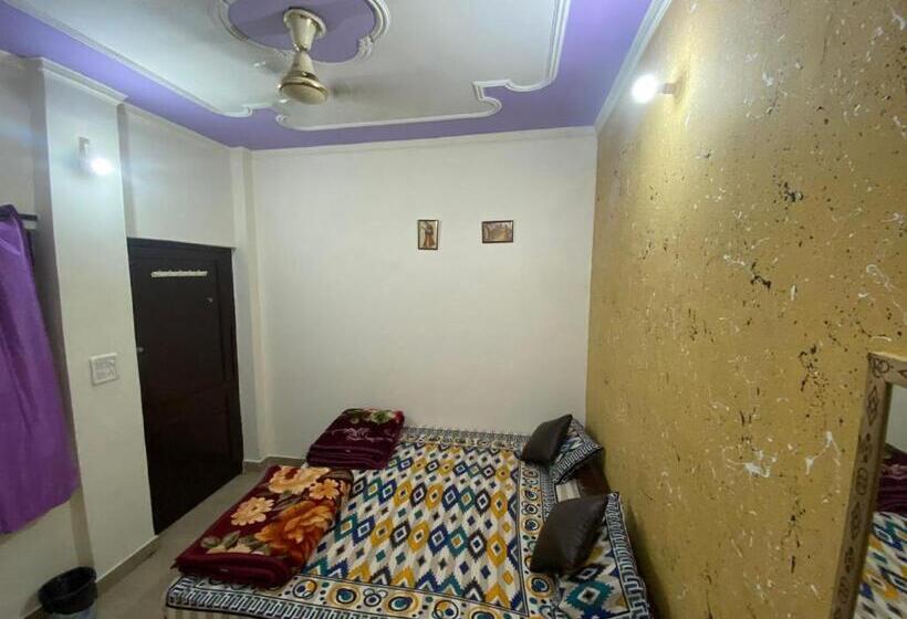 Номер Deluxe, Friends Guest House & Hostel  Near Taj Mahal