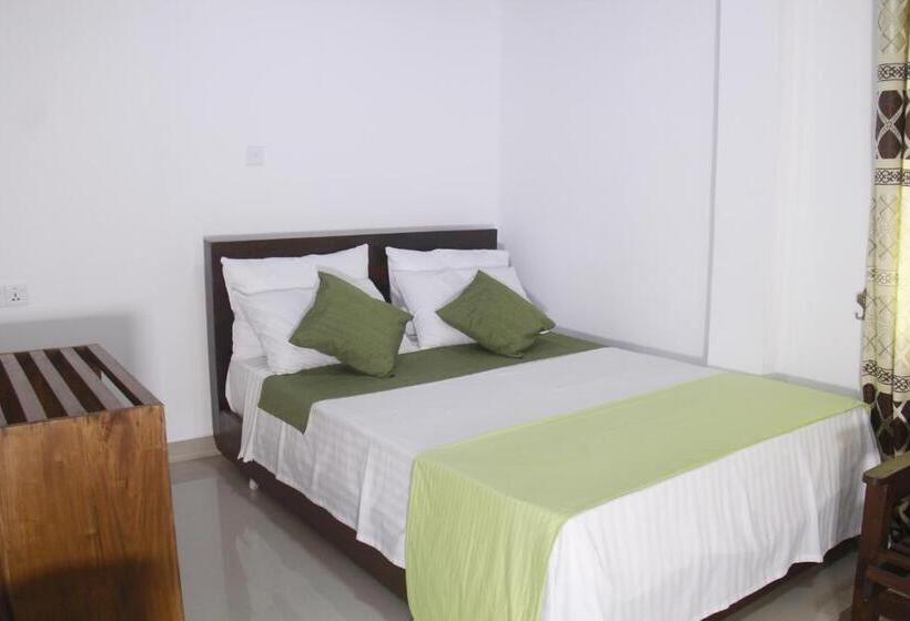 Номер Стандарт Трехместный, Punsisi Resort   Adam S Peak
