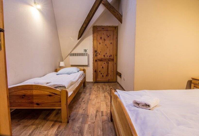 标准三人间共用浴室, Top Hostel Pokoje Gościnne